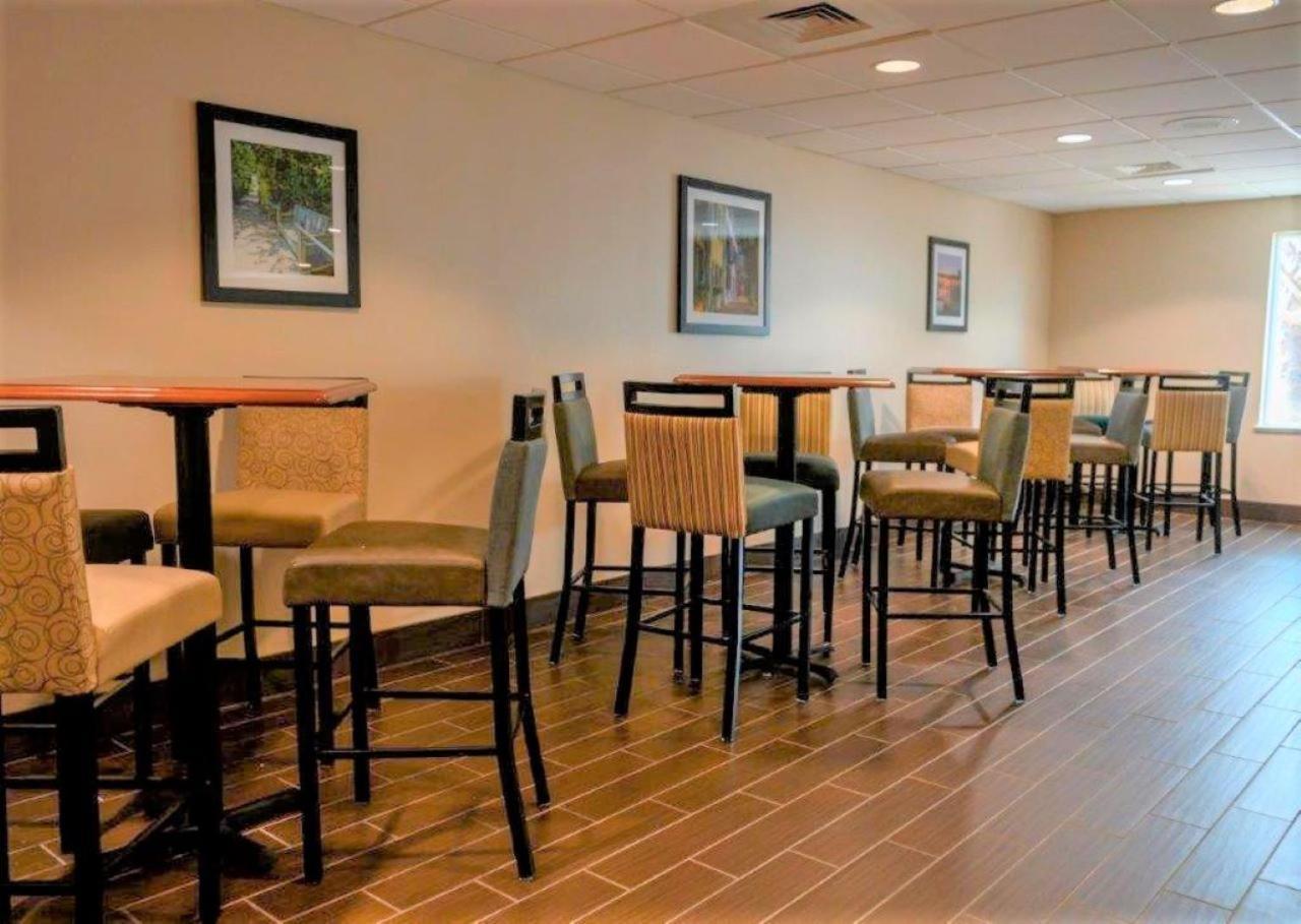Comfort Inn & Suites Patriots Point Mount Pleasant Ngoại thất bức ảnh